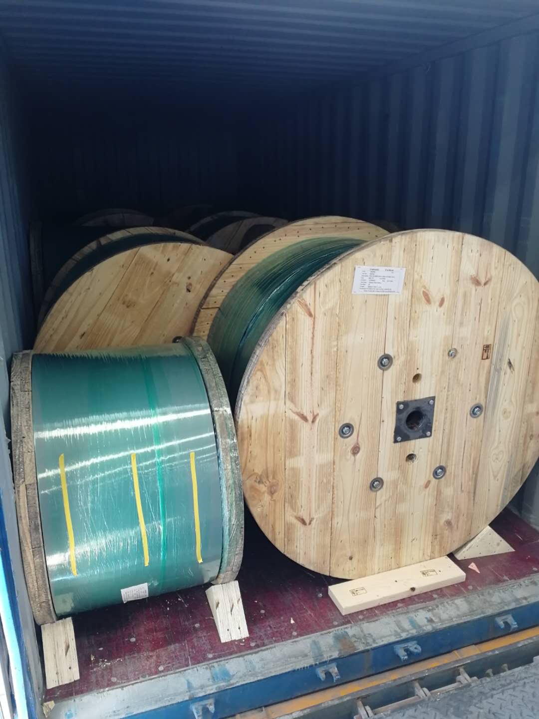 金百利科技出口发箱逆势增长(图2) 金百利科技出口发箱逆势增长(图2)